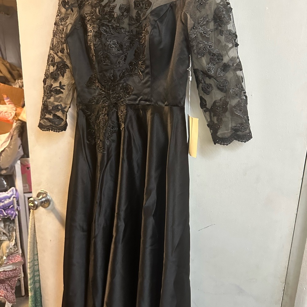 Elegant‎ Black Lace Evening Gown